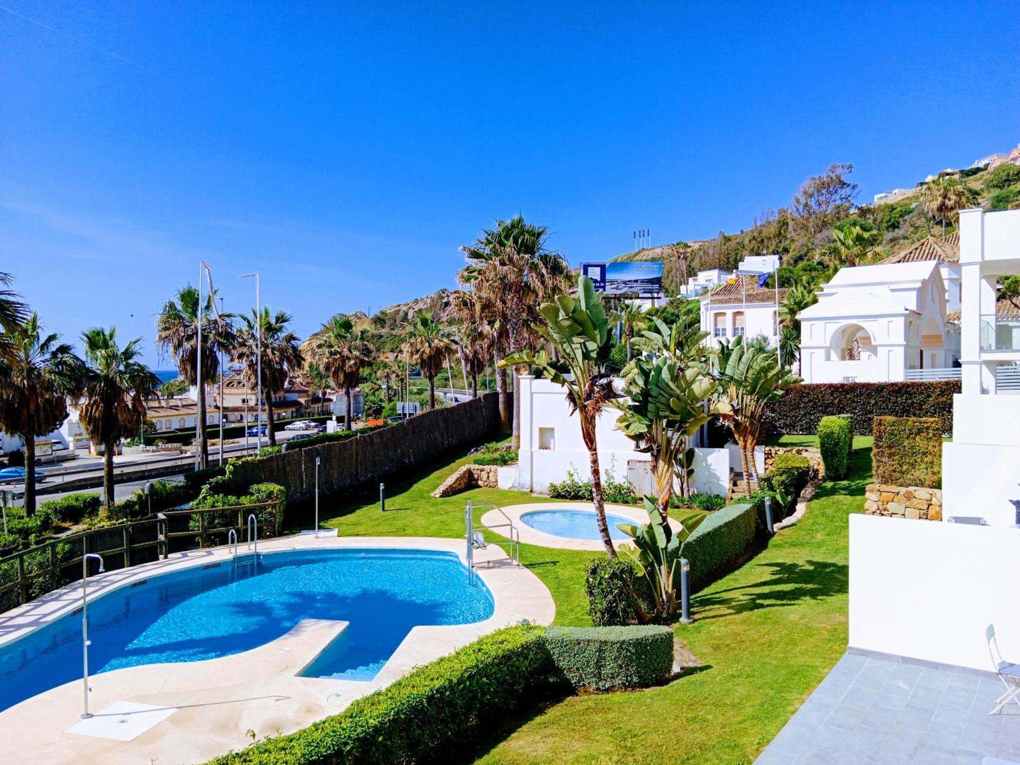 La Paloma Beach Apartment With Pool By Casa Del Sol Hr Манилва Экстерьер фото